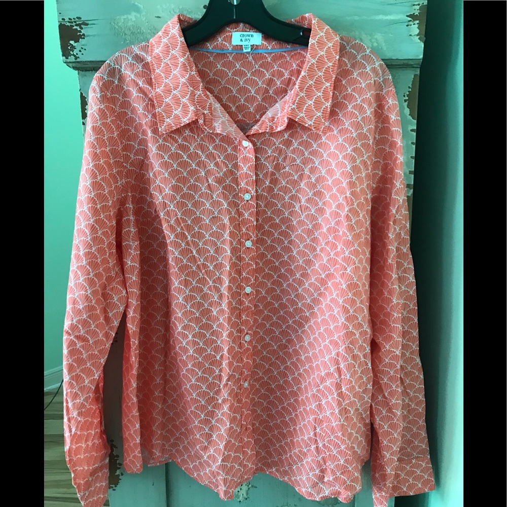 Ladies top/crown & ivy